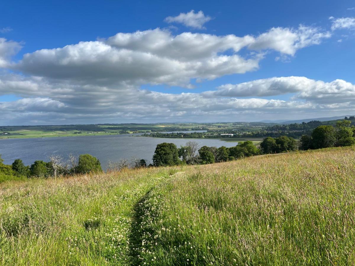 Black Isle View Apartment ดิงวอลล์ ภายนอก รูปภาพ