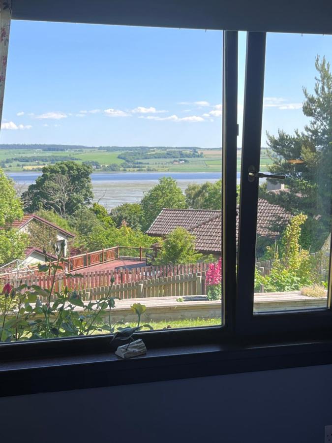 Black Isle View Apartment ดิงวอลล์ ภายนอก รูปภาพ